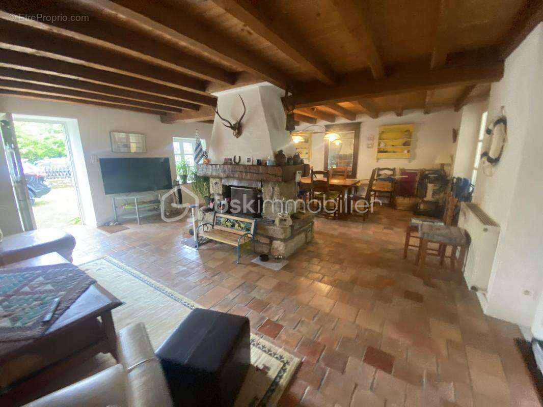 Maison en pierre avec charme de l'ancien – 145 m² habitables – Secteur de St Lyphard situé plus proche du bourg de La Madeleine  - photo 2