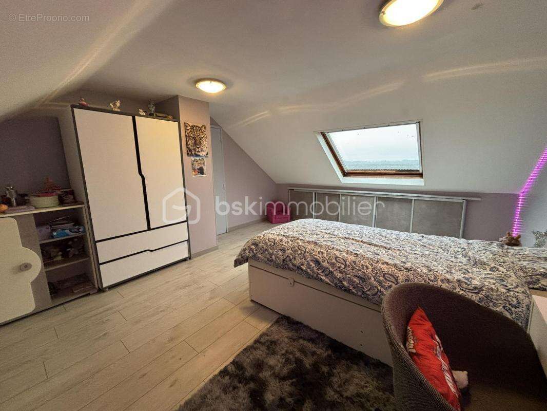 Maison à LES AYVELLES