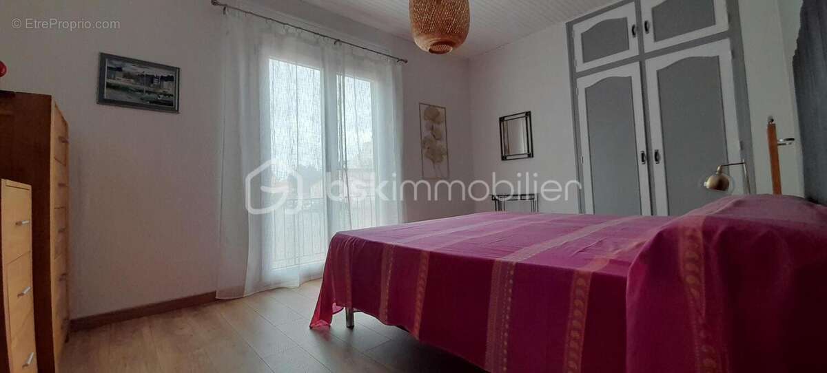 Maison à SAINT-LAURENT-DE-LA-SALANQUE