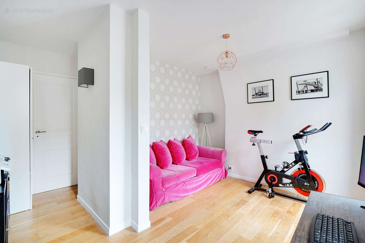 Appartement à PARIS-16E