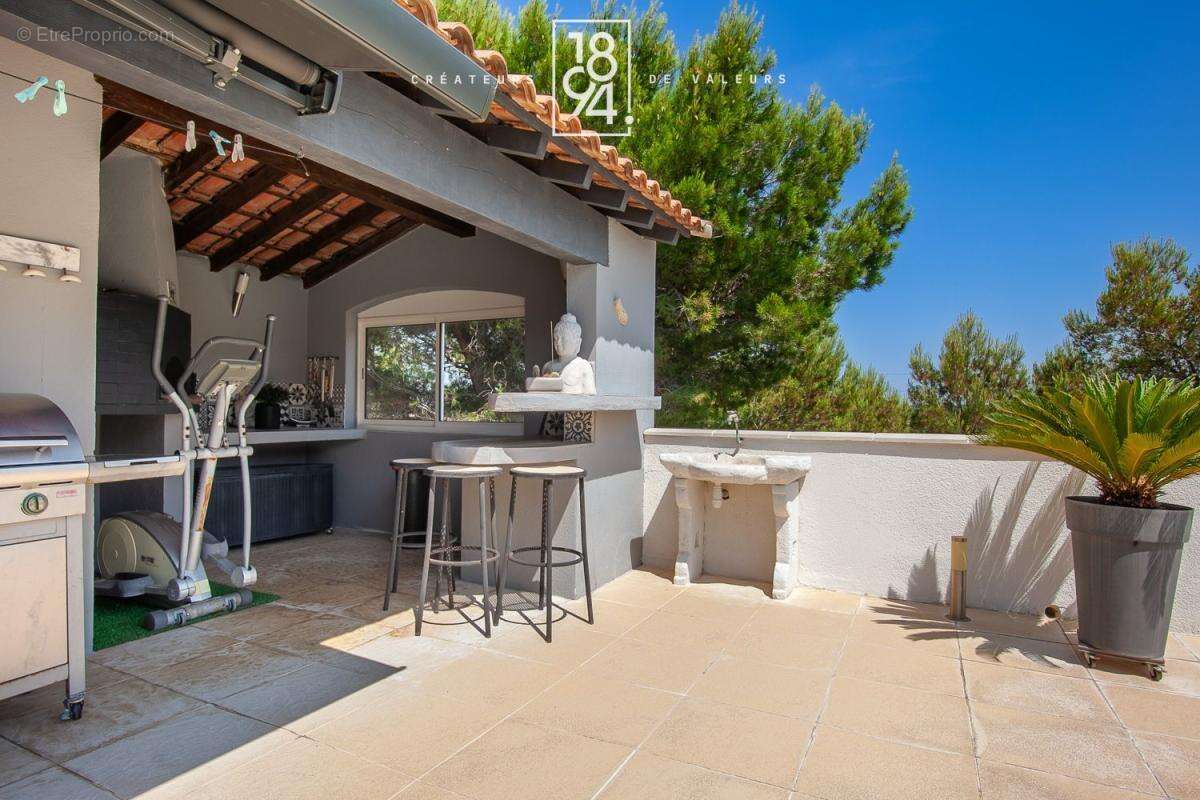 Maison traversante T4 de m² sur 110m² de terrain avec piscine, pool house et garage – Secteur Chantegrive - photo 15