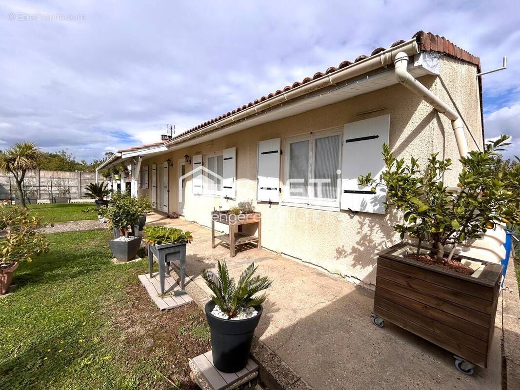 Photo 1 - Maison à SAINT-LOUIS-DE-MONTFERRAND