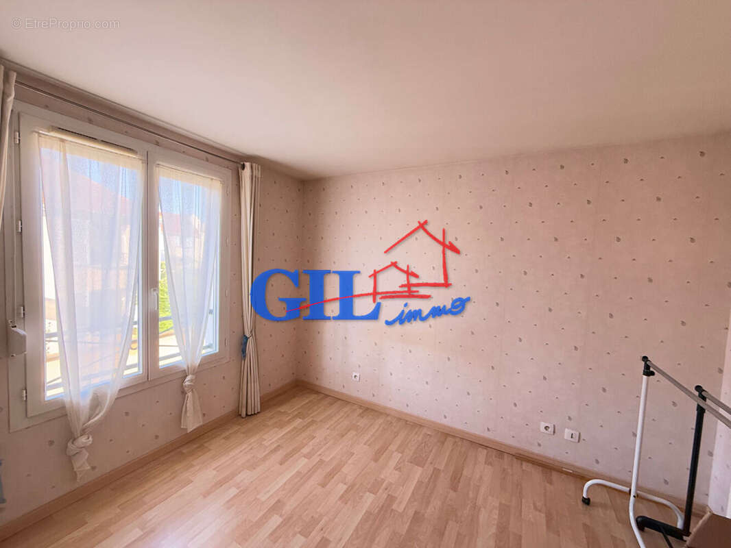 Maison à SAVIGNY-LE-TEMPLE