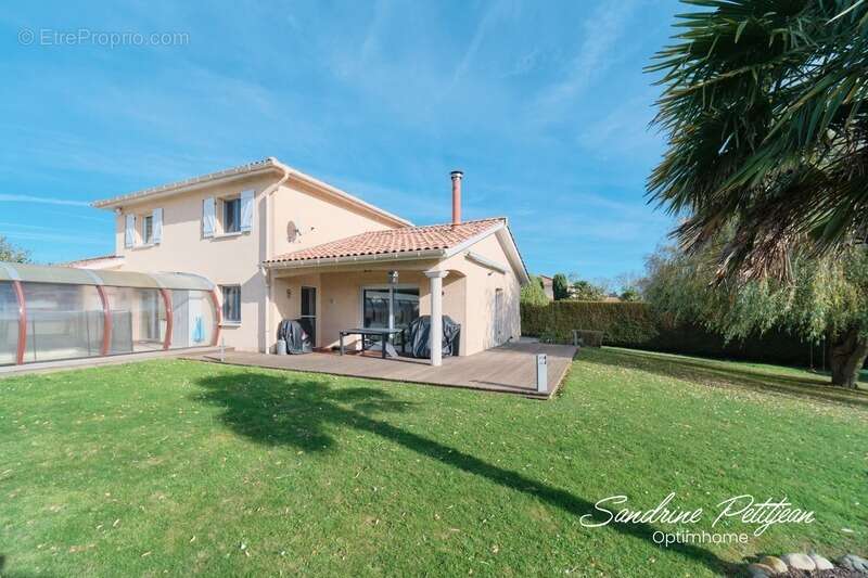 Maison à SAINTE-OLIVE