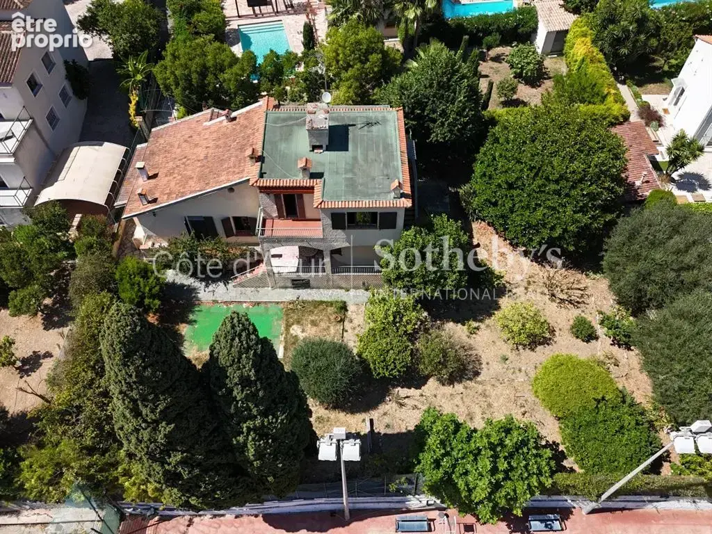 Villefranche-sur-Mer, villa à rénover dans un environnement résidentiel recherché - photo 11