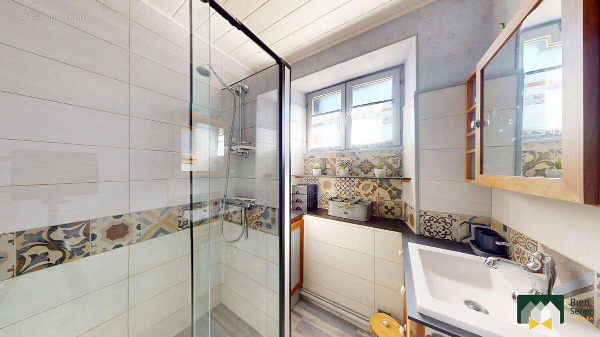 Salle d&#039;eau - Maison à SAINT-AUBIN-DES-BOIS