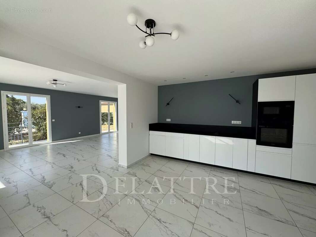 Appartement à SAINT-LAURENT-DU-VAR
