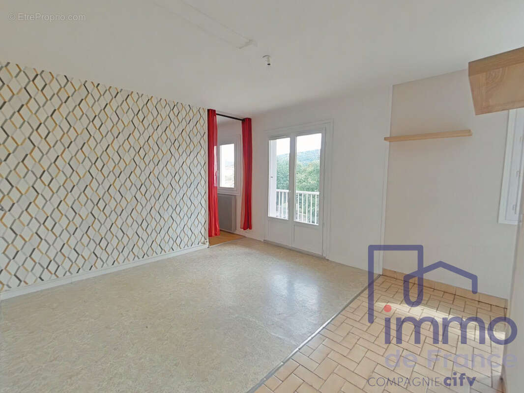 Appartement à BRIVES-CHARENSAC