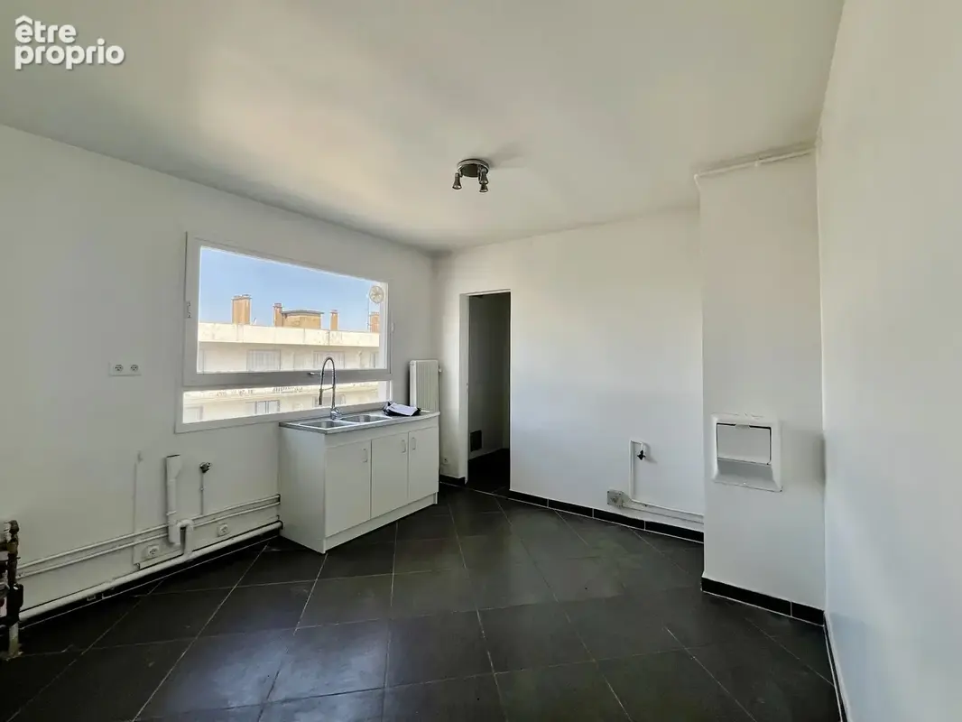 Coup de cur familial : Grand F5 de 103 m² avec balcon et vue sur Paris  Le Blanc-Mesnil - photo 3