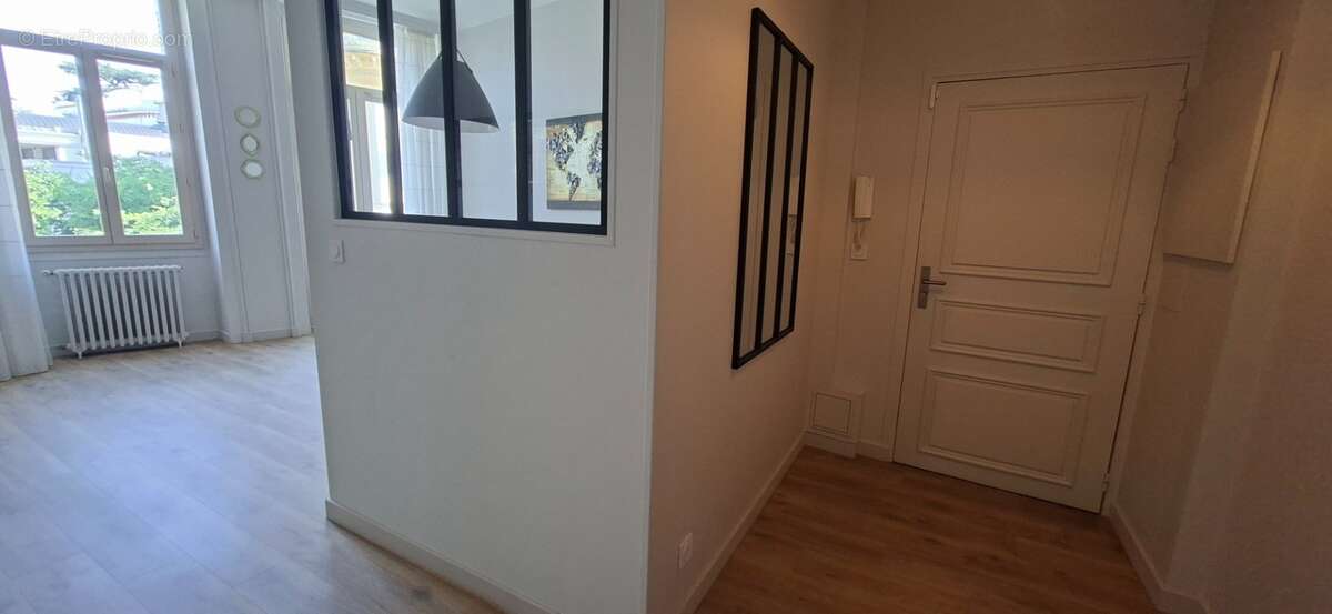 Appartement de caractère – Centre-ville d'Aix-les-Bains - photo 5