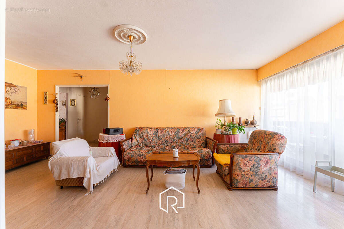 Appartement à MARSEILLE-4E