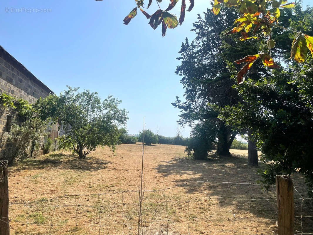 Fermette avec dependances - terrain 8402 m2 - photo 7