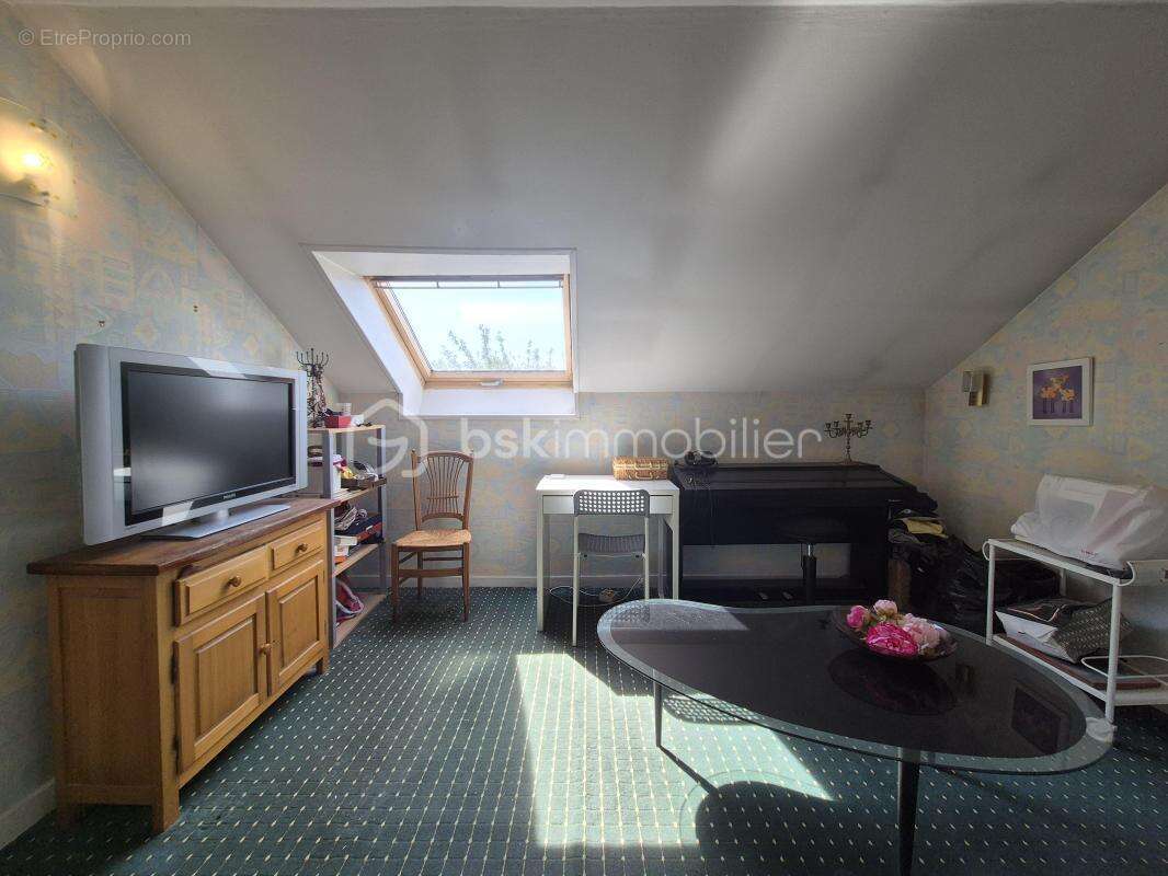 Maison familiale de 119 m2 avec grenier aménageable à Courcouronnes centre ! - photo 21