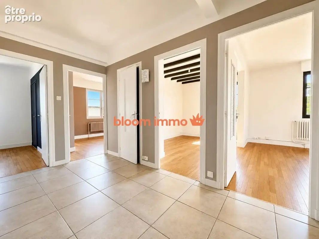 Appartement 82 m² à Bassens  - photo 2
