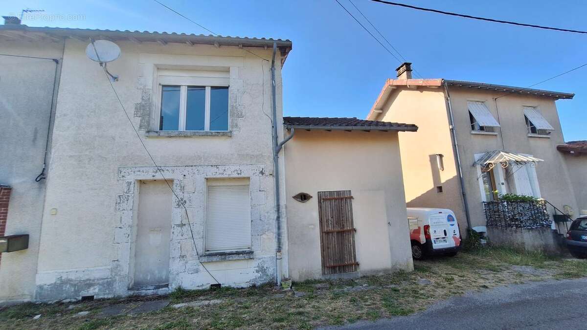 Maison à CHALUS