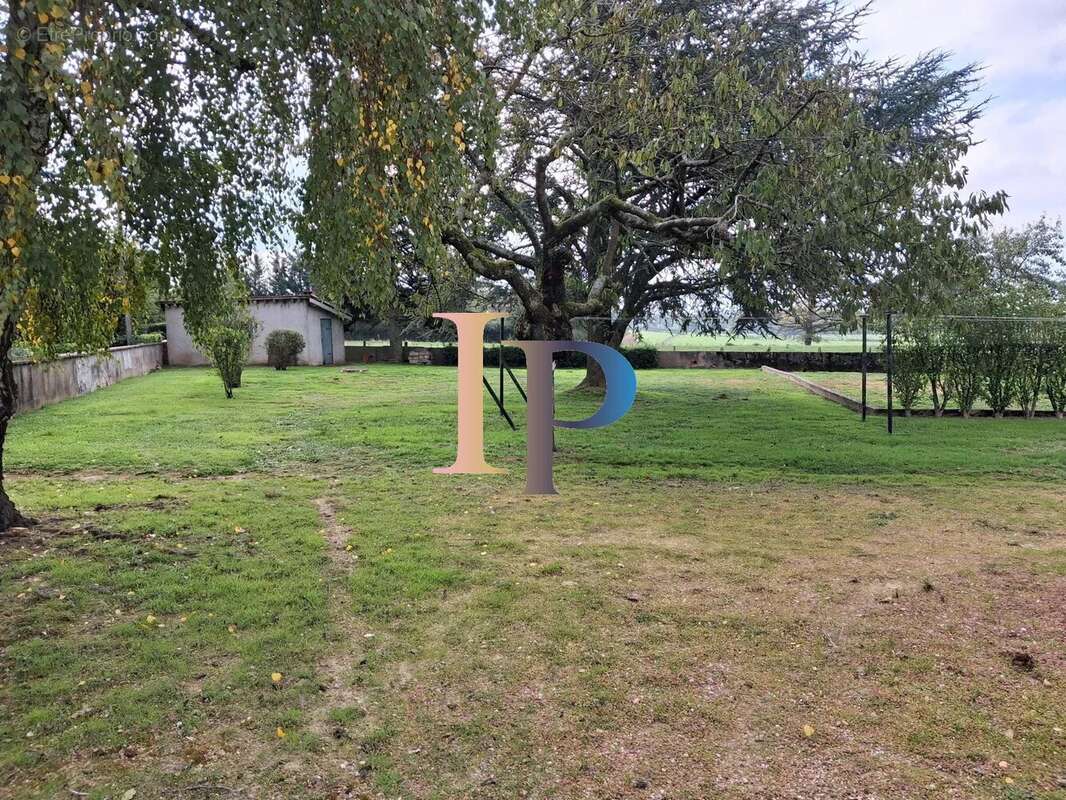 Maison à POUILLY-SOUS-CHARLIEU