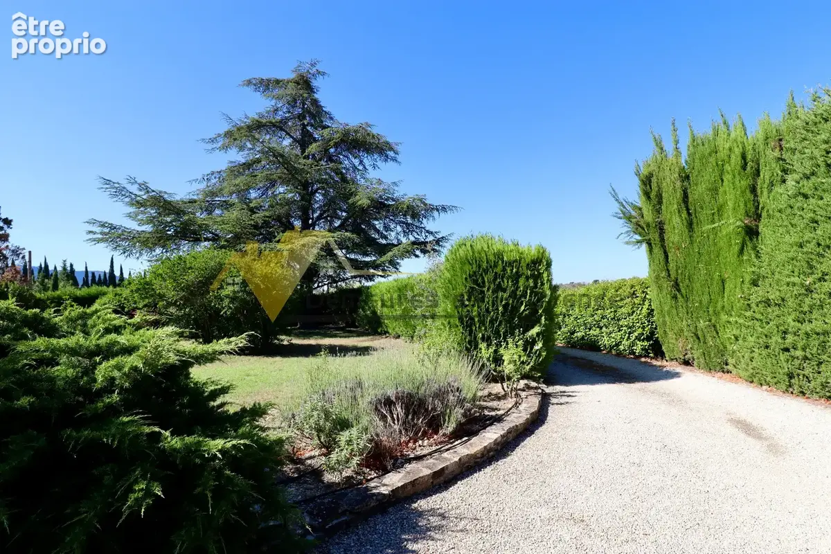 En Provence proche de Vaison la Romaine Mas  de caractère sur grand  terrain arboré  avec piscine. - photo 13