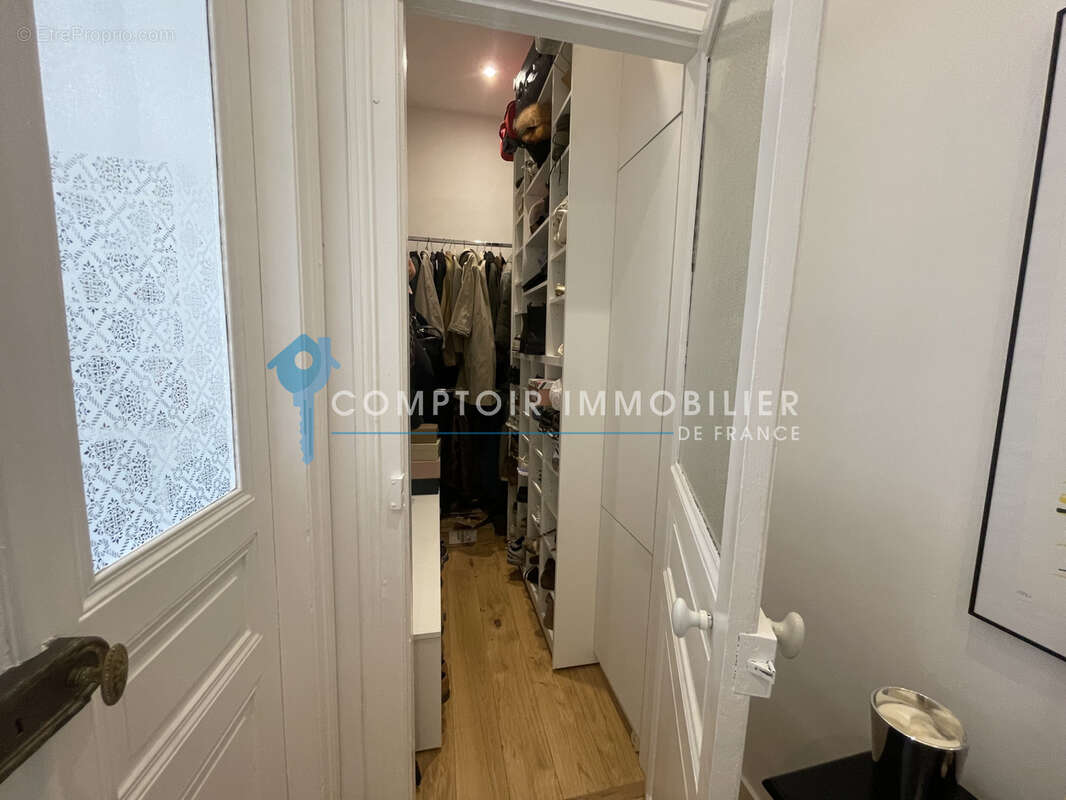 T4 Haussmanien en parfait état proche du centre ville - photo 17