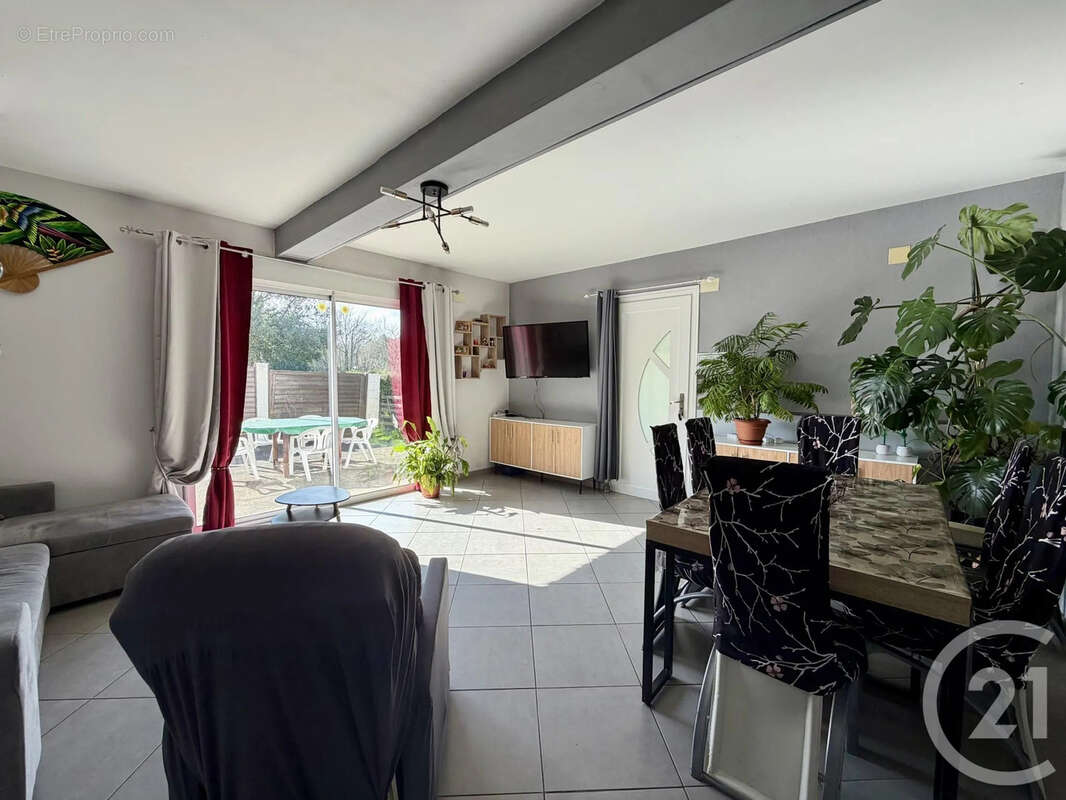 Maison à LAGORCE