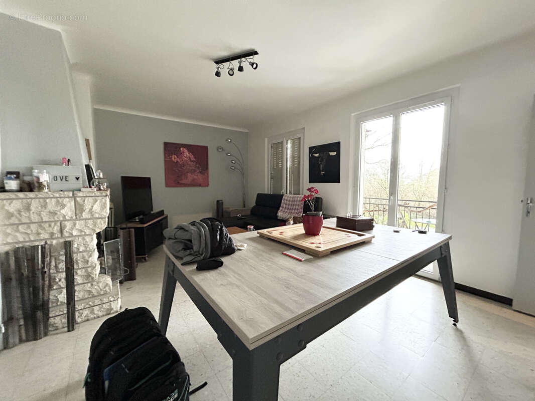 Maison à SAINT-PANTALEON-DE-LARCHE