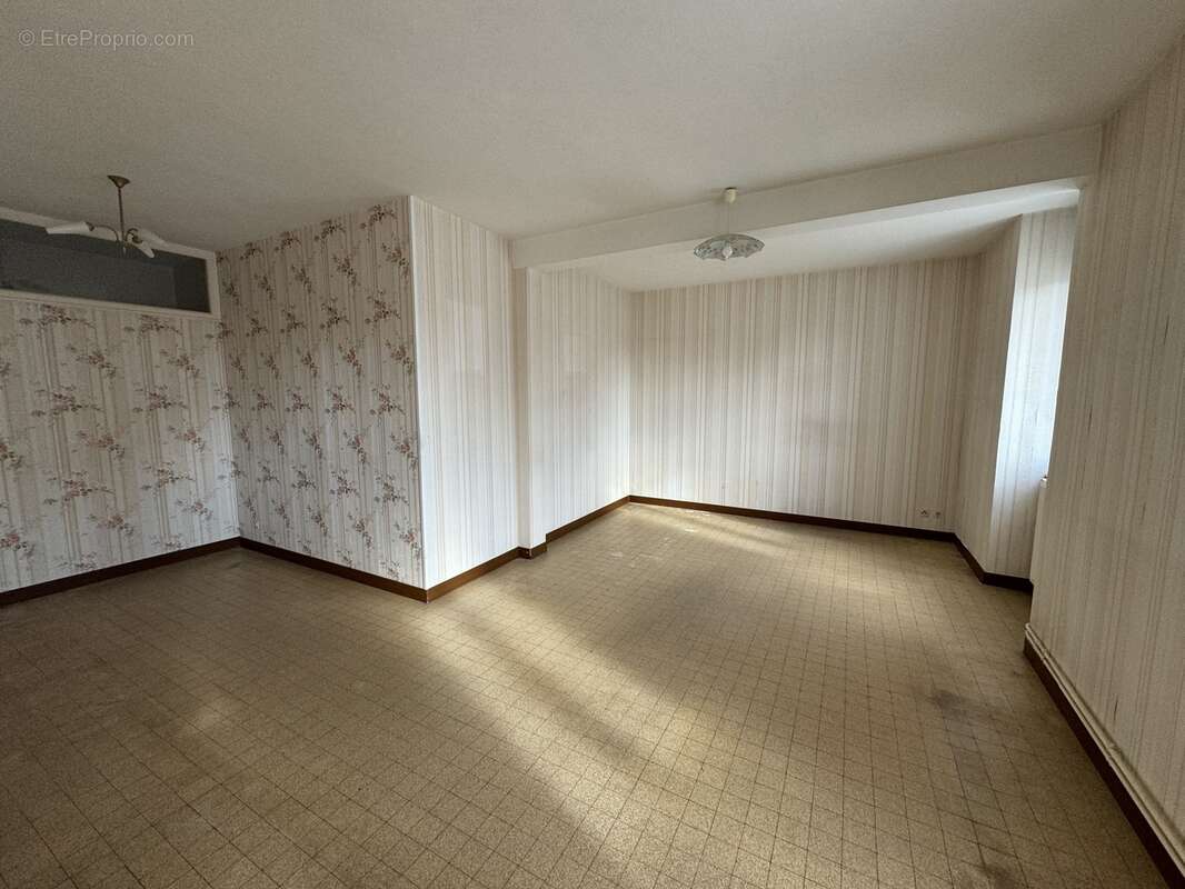 n°3 - Maison à BOURGANEUF