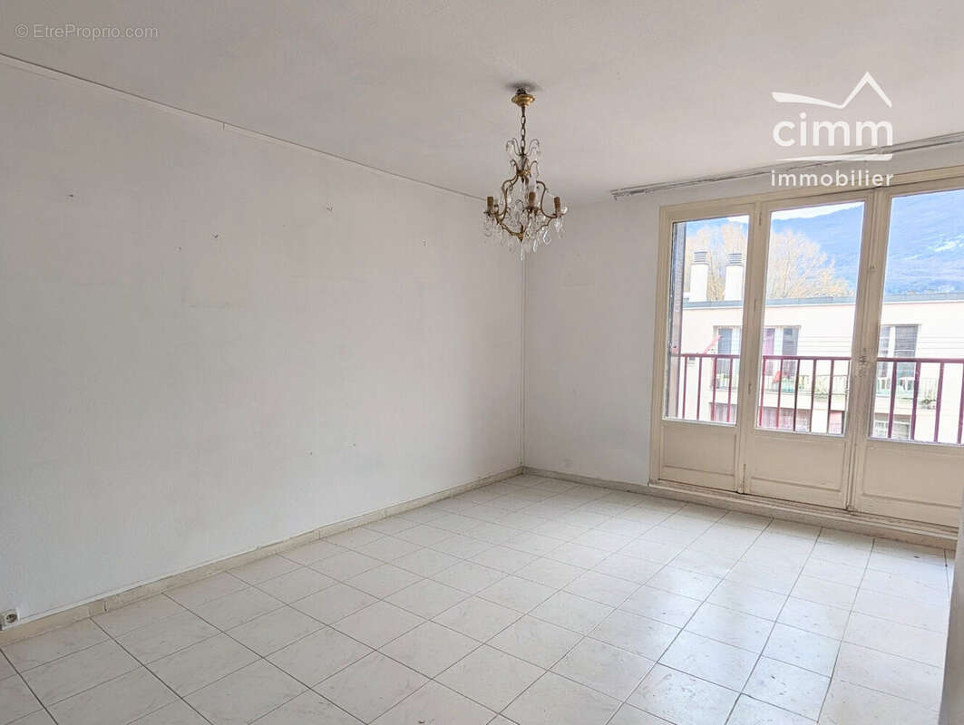 Appartement 62 m² à Fontaine  - photo 2