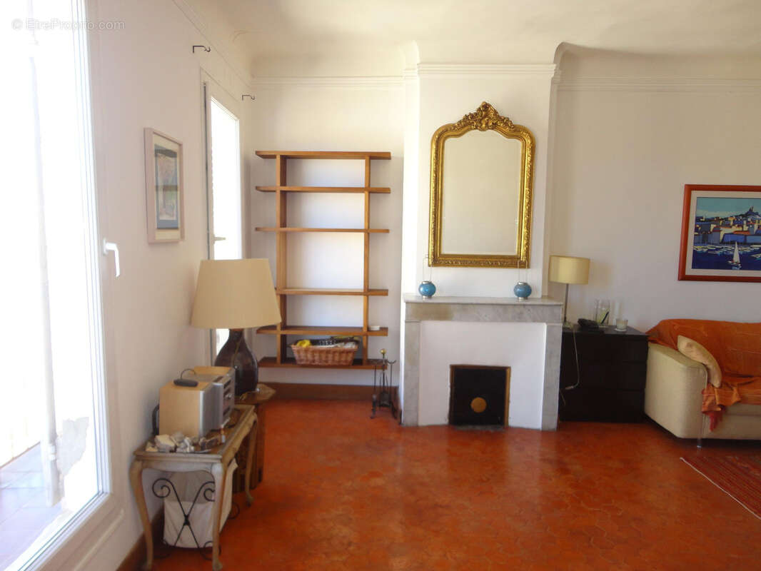 Appartement à MARSEILLE-5E