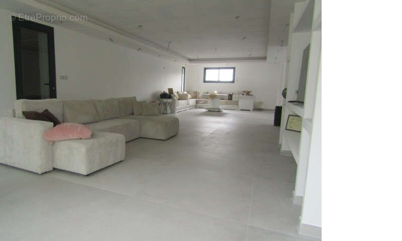 Villa neuve contemporaine 220m²  4 chambres sur terrain de 1200m² Donzère 465 000HAI - photo 3