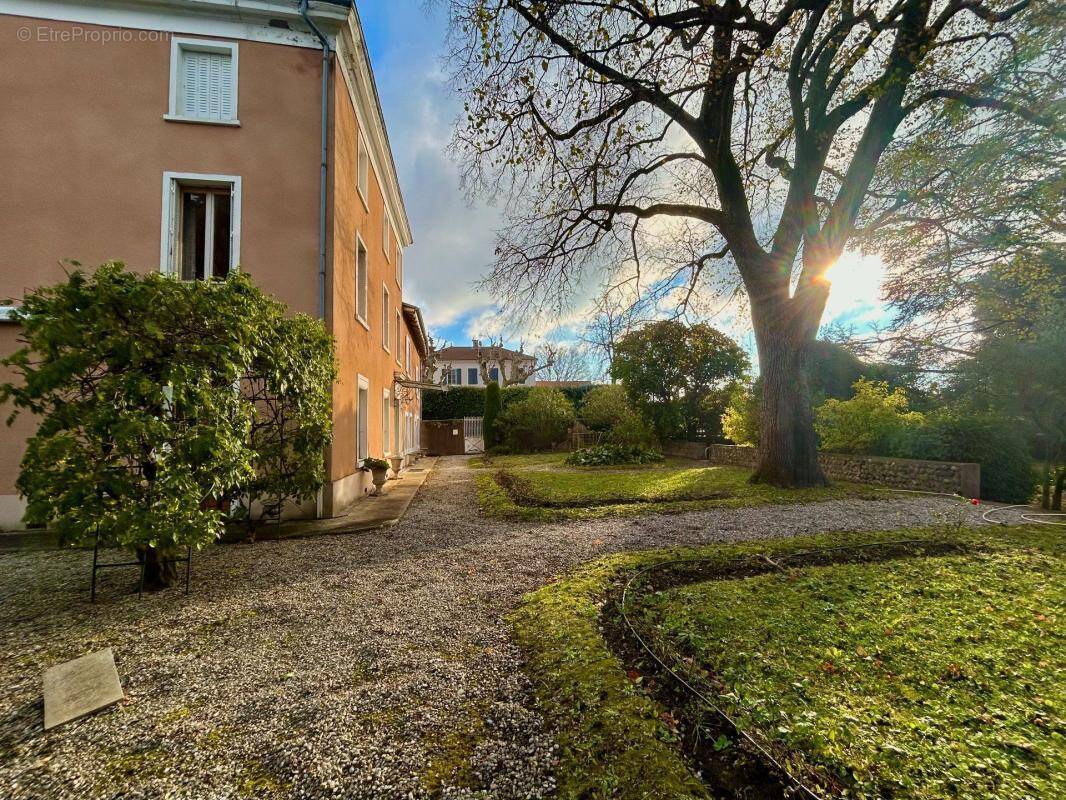 Maison à CHANOS-CURSON