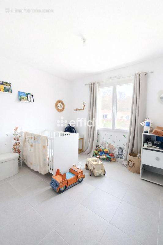 Maison à SAINT-JULIEN-L'ARS