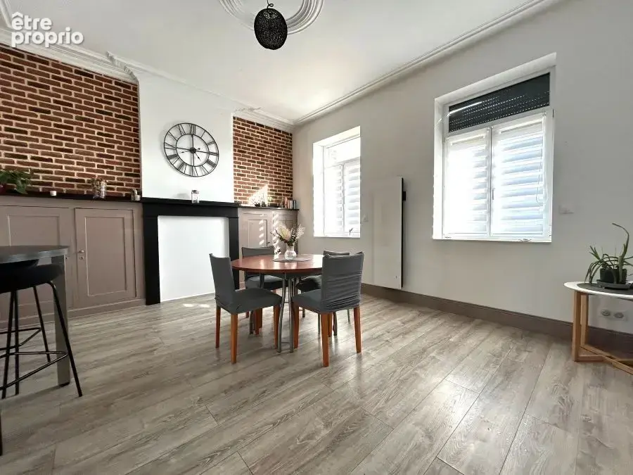Maison de style Bourgeoise entièrement rénovée située au coeur du village !! Prix NEGOCIABLE ! - photo 3