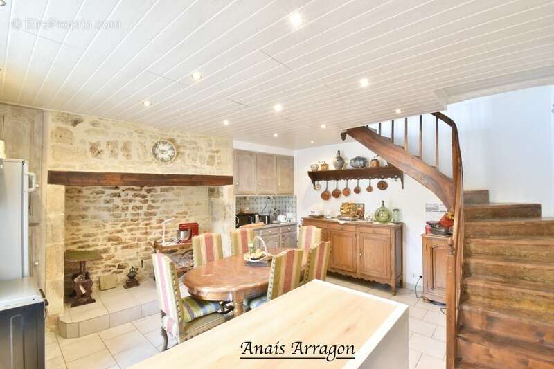 Maison à SAINT-FRONT-SUR-LEMANCE