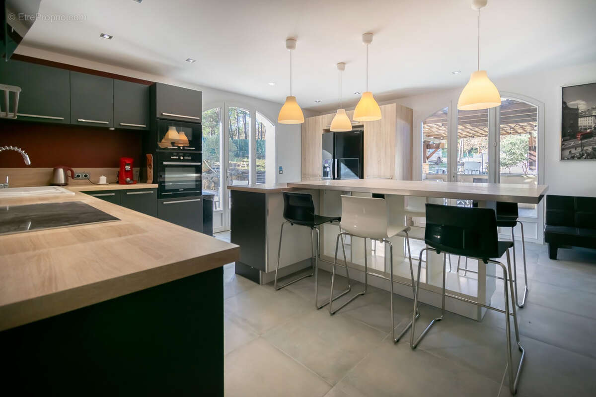 Maison familiale avec studio indépendant, piscine et grand terrain - photo 7