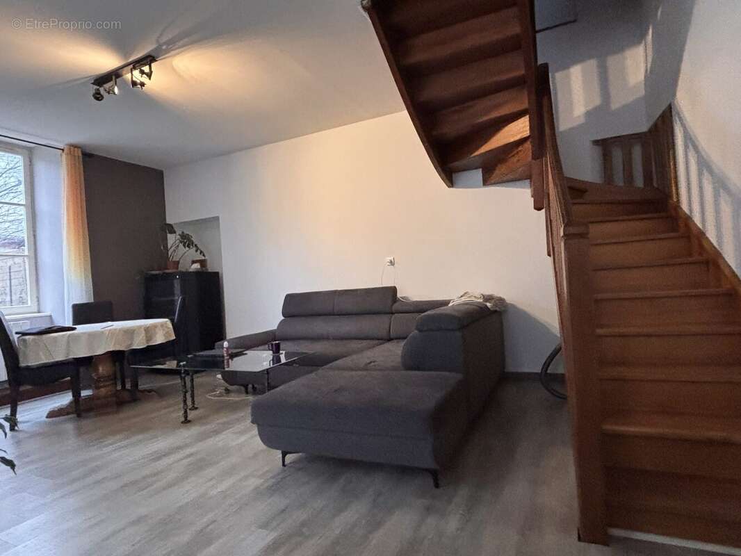 Maison à SAINT-ETIENNE-DE-SAINT-GEOIRS