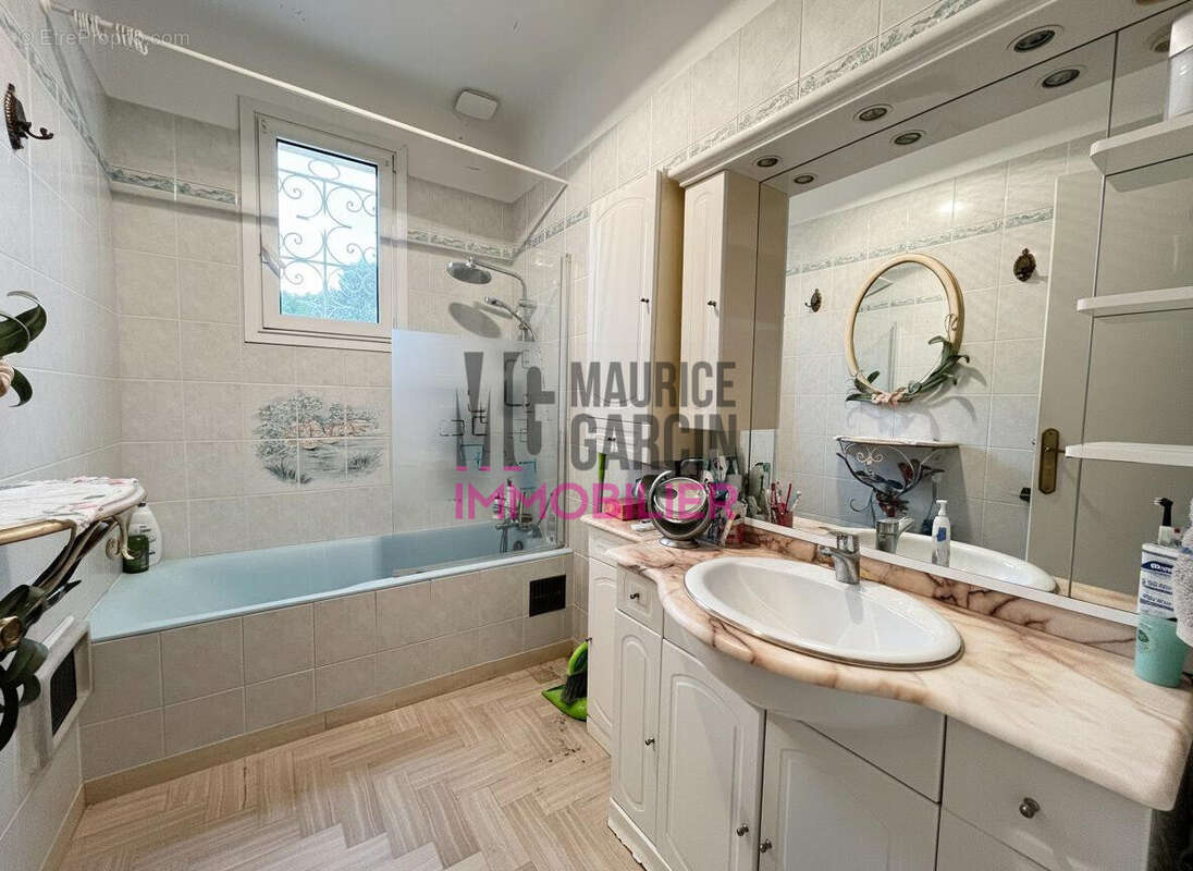 Maison à L'ISLE-SUR-LA-SORGUE