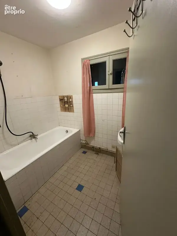 TRONGET (03)Maison au cœur du village – salon ,3 chambres, garage et jardin - photo 11
