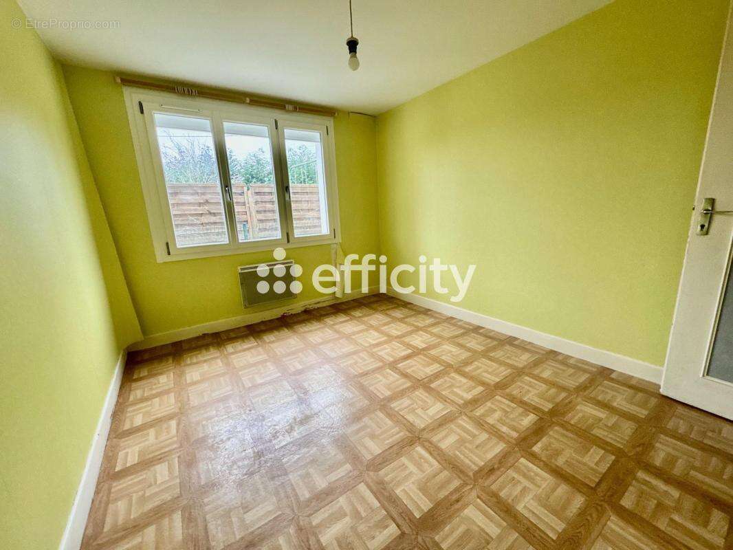 Maison 275 m² à Neronde-Sur-Dore  - photo 10