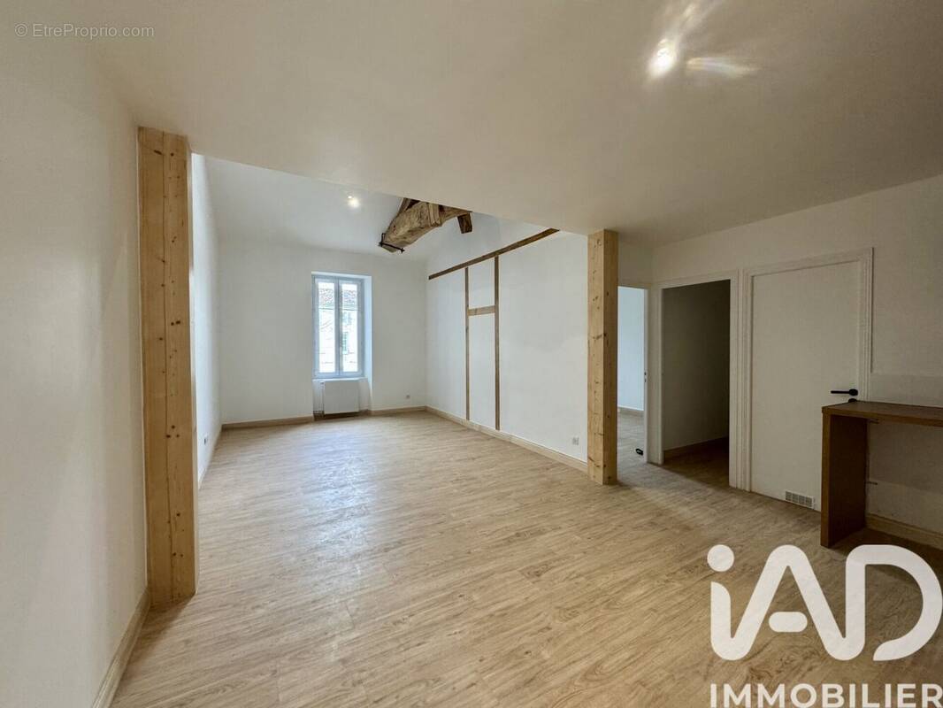 Photo 1 - Appartement à BARBEZIEUX-SAINT-HILAIRE