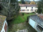 Dont 1 pour les granges et garages. - Maison à RAZINES