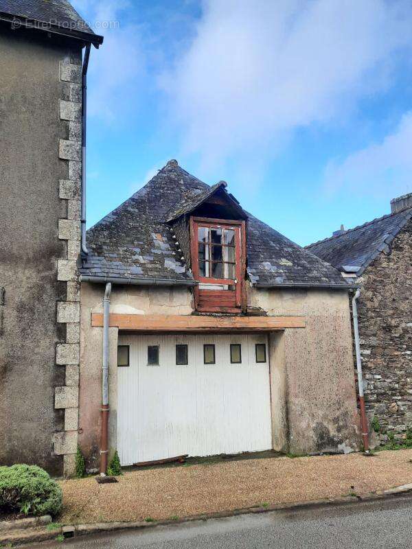 Laz (29520) maison de caractère de 239 m² garage et jardin - photo 2