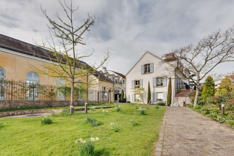 Appartement à LE PLESSIS-ROBINSON