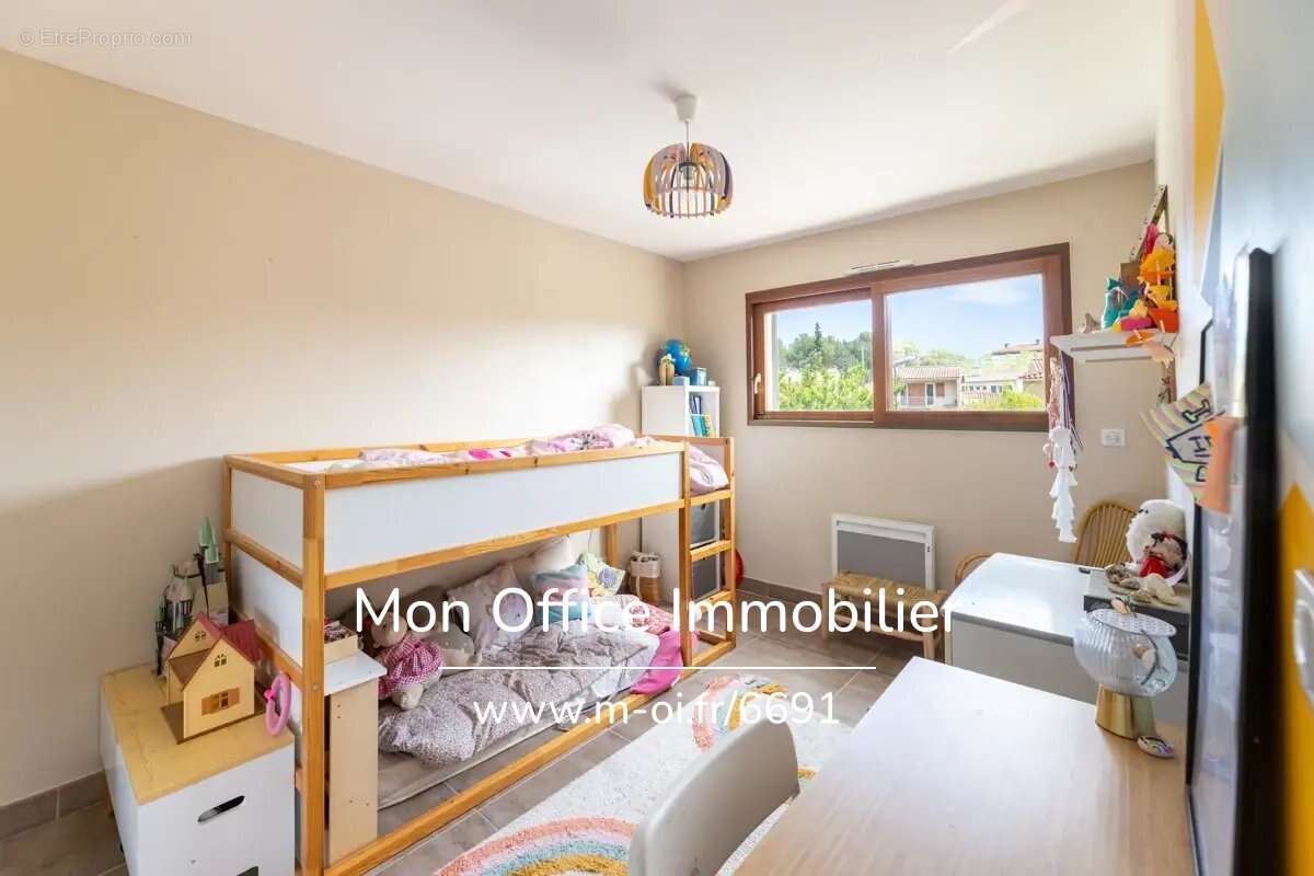 Référence : 7075-ABO - Saint-Cannat – Maison récente de 5 pièces avec jardin, piscine, garage + 3 places de stationnement privat - photo 9