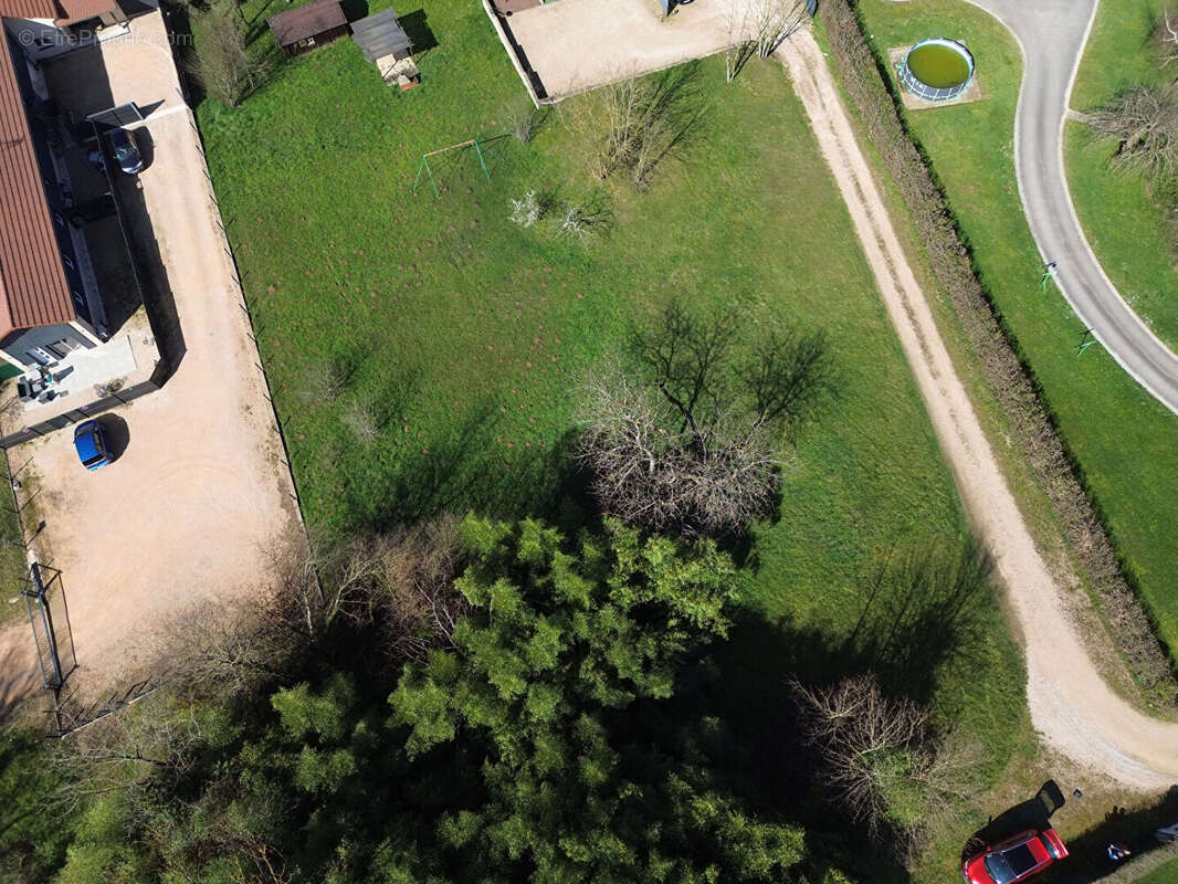 Terrain à PONT-DE-VAUX