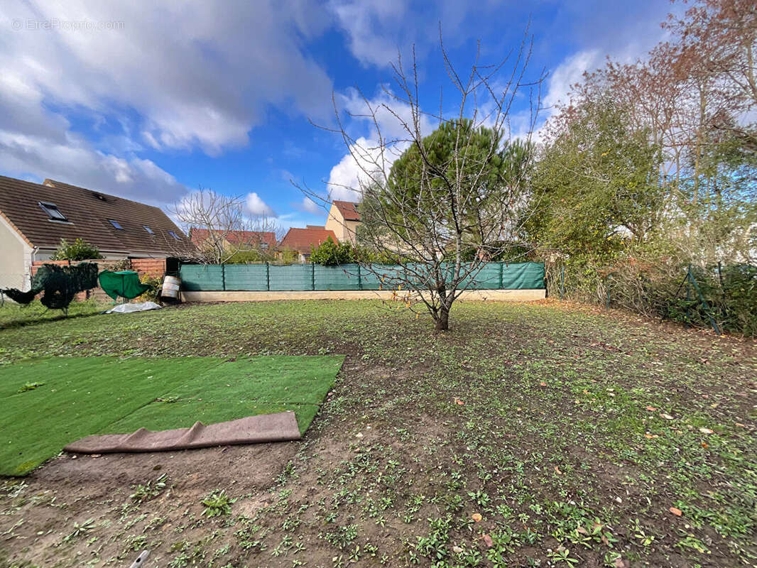 Maison à CHANTELOUP-LES-VIGNES