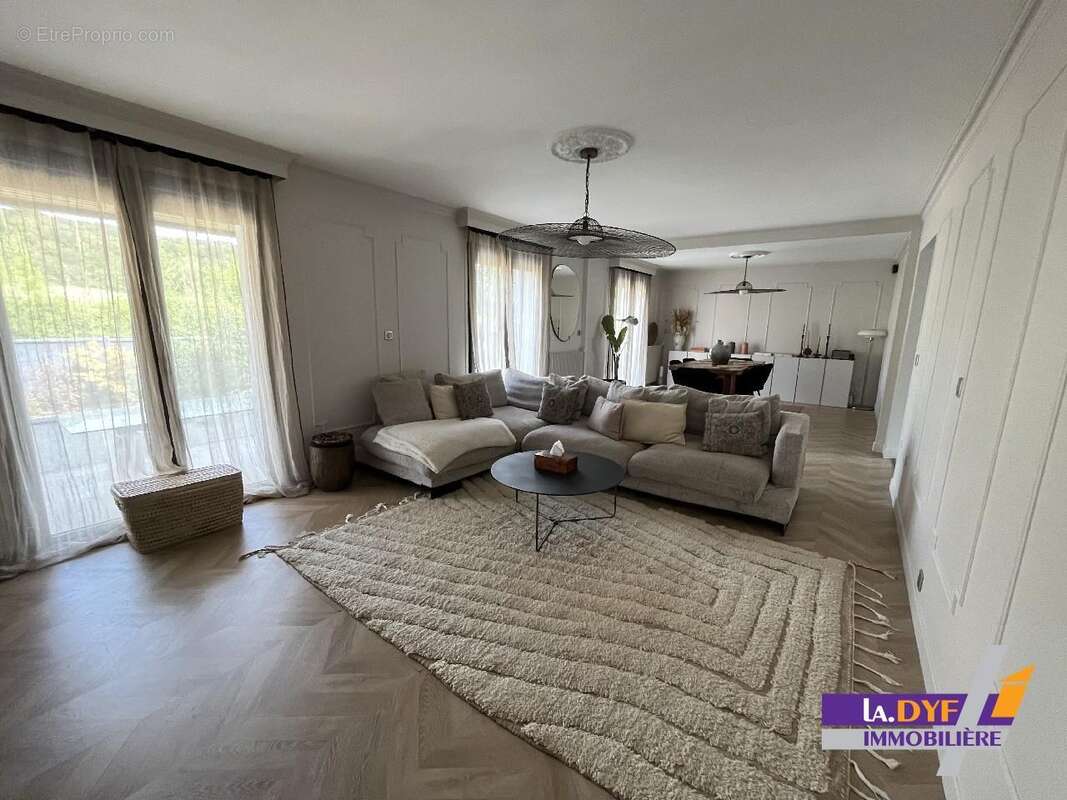 Maison 145 m² à Coubron  - photo 4