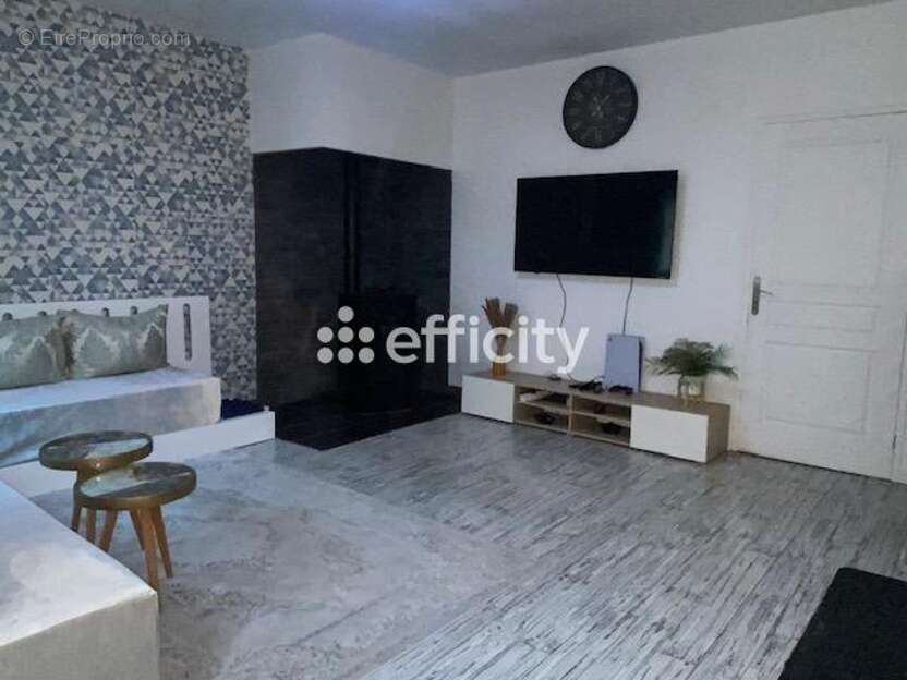 Maison à SAINT-JUST-MALMONT