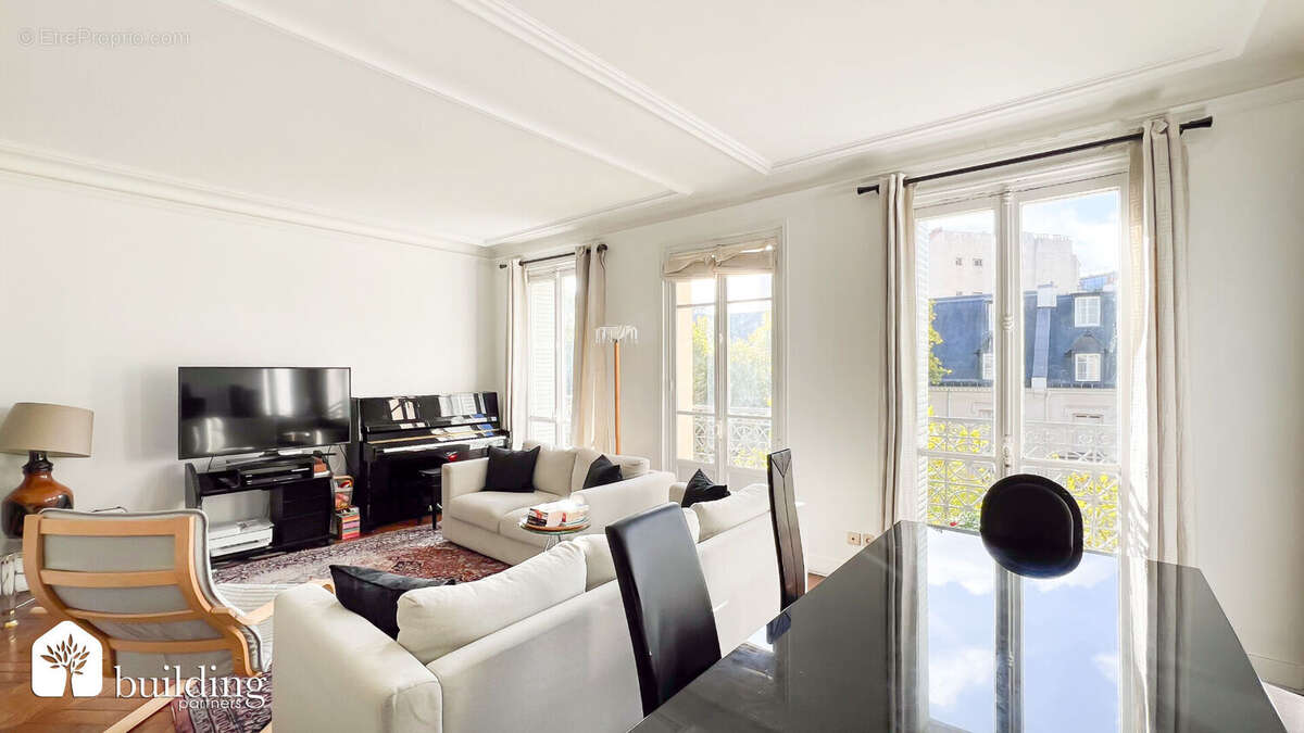 Appartement à PARIS-17E