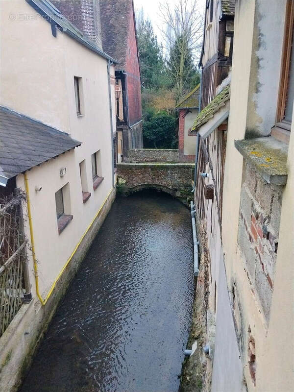Appartement alliant charme, fonctionnalité et situation idéale, à proximité immédiate des commerces et des com - photo 5