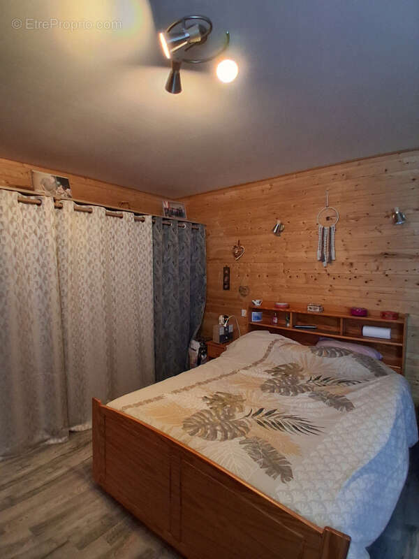 Maison à SAINT-DENIS-DE-CABANNE