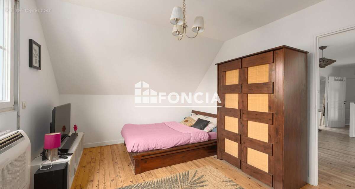 Maison familiale avec piscine et espace indépendant - photo 10